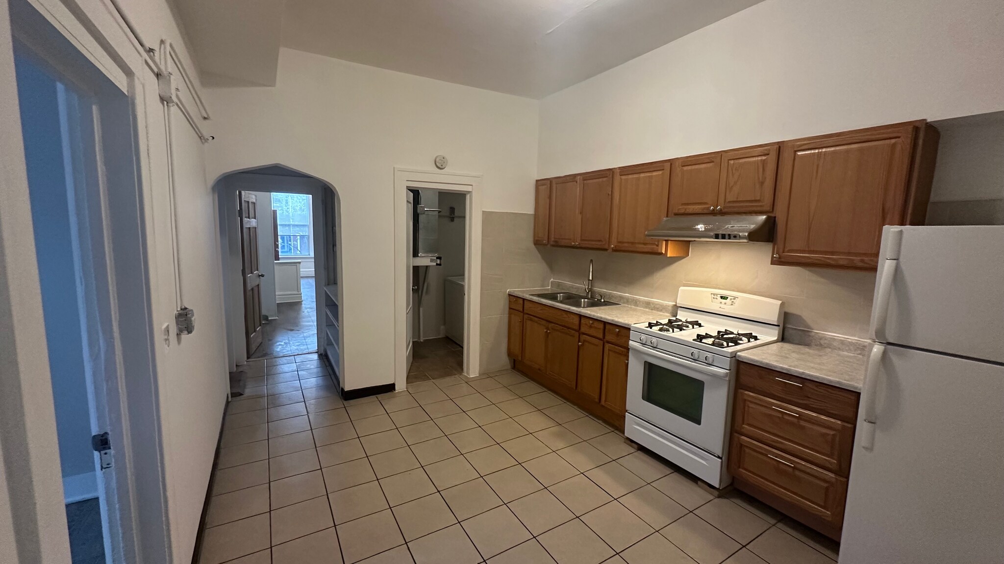 Kitchen - 3146 S Union Ave