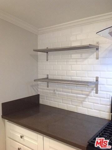 Building Photo - 1112 E Lexington Dr