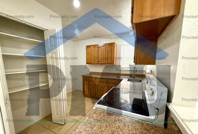 Building Photo - AVAILABLE NOW!!!  3-bedroom 2 bath half du...