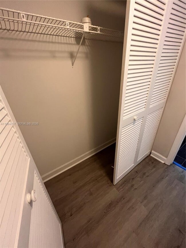 Building Photo - 5530 N Lakewood Cir