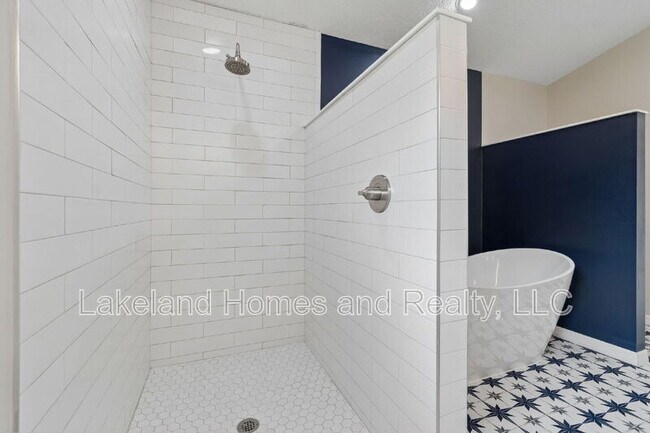 Building Photo - 95 Woodside Dr