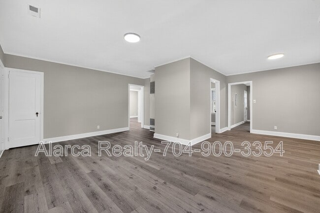 Building Photo - 2322 Belfast Dr