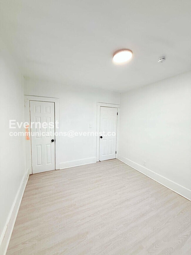 Building Photo - 8939 Dexter Ave