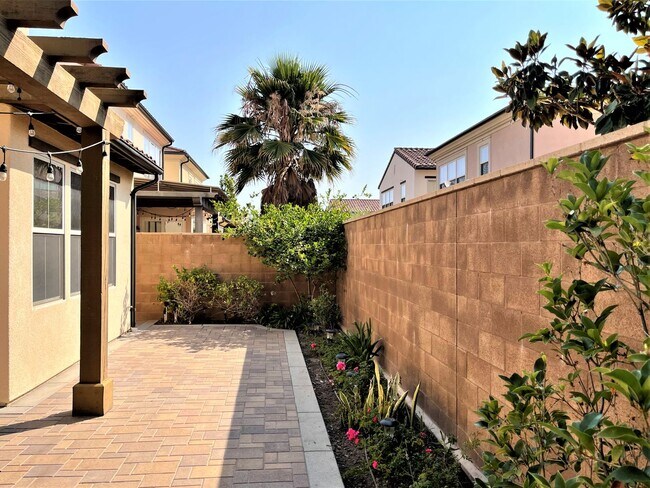 Building Photo - Gorgeous 3 bedroom home In the heart of Ir...