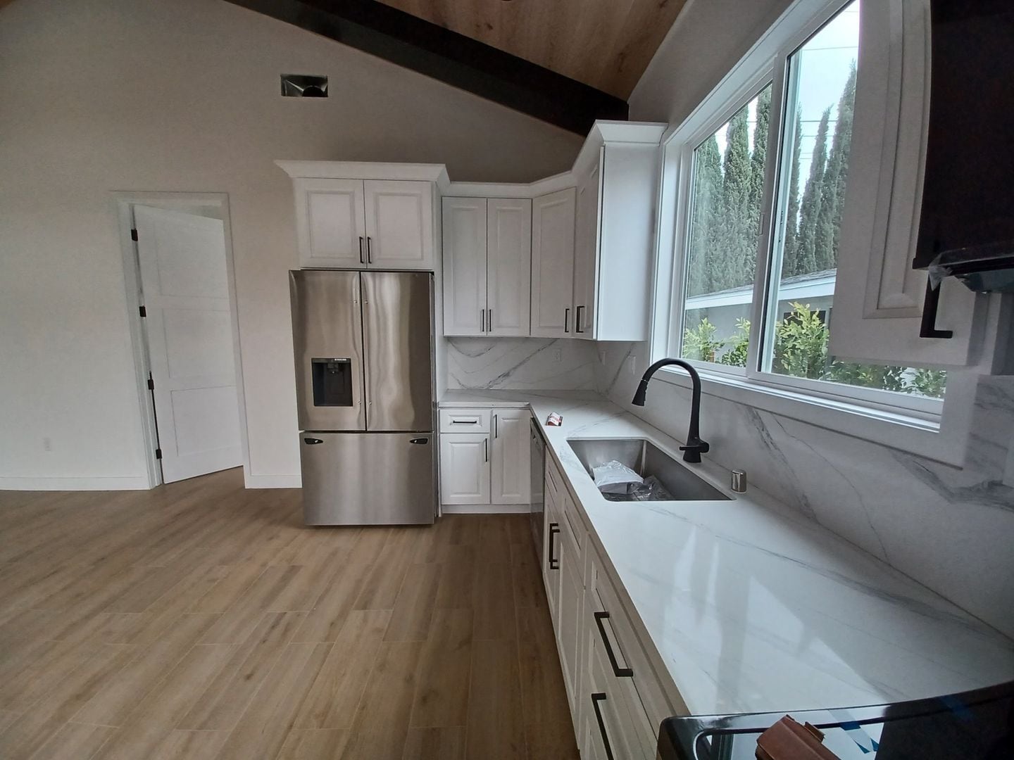 Building Photo - 319 E Ramona St