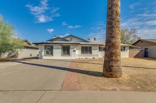 Primary Photo - 110 W Del Rio Dr