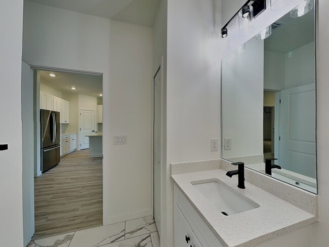 Building Photo - 1127 Highlands Rd