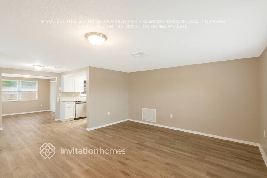 Building Photo - 5135 Kiwi Dr