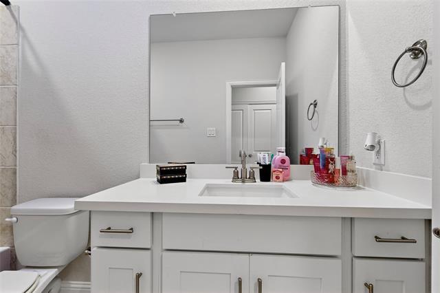 Building Photo - 1524 Kurelek Dr