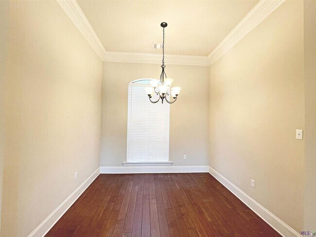 Building Photo - 3 Bedroom House in Gated Community| Community Pool