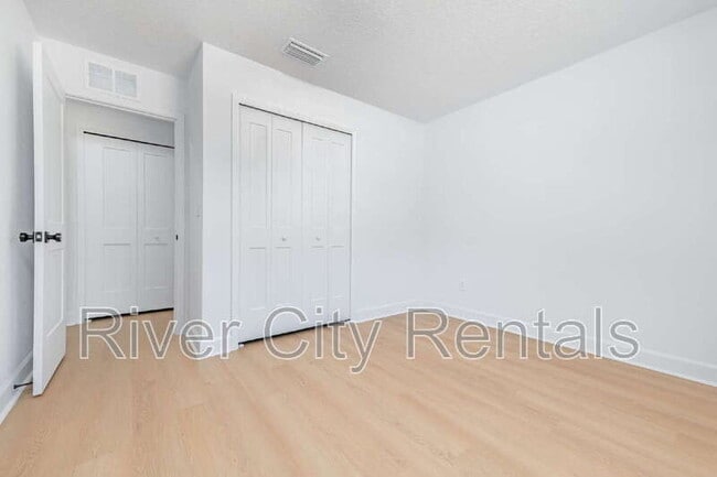 Building Photo - 7127 Stetson St