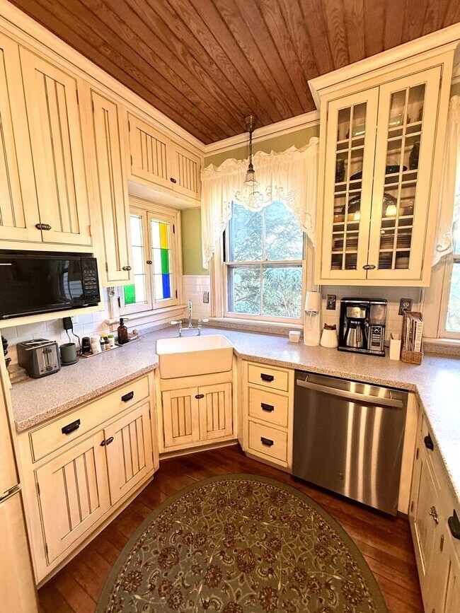 Building Photo - Tranquility on Oxford