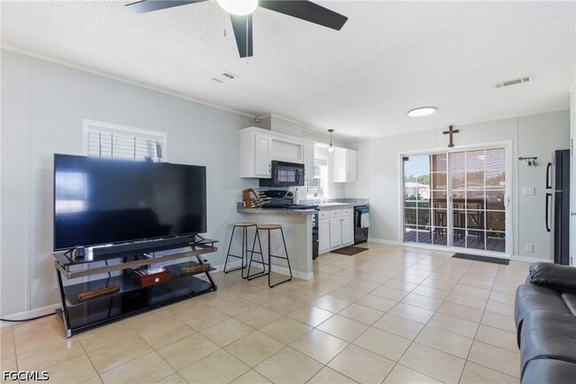 Building Photo - 5558 Palm Beach Blvd