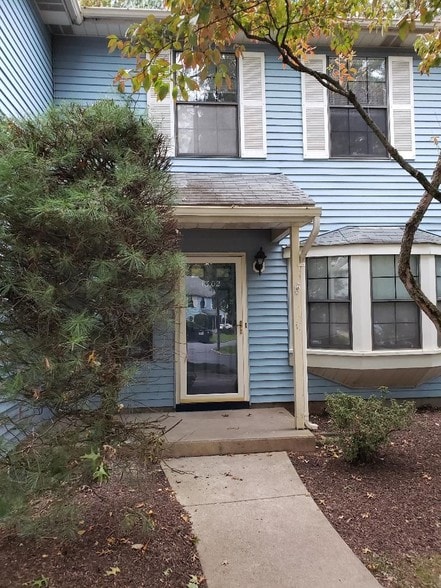 Front entrance - 1302 Timber Oaks Rd