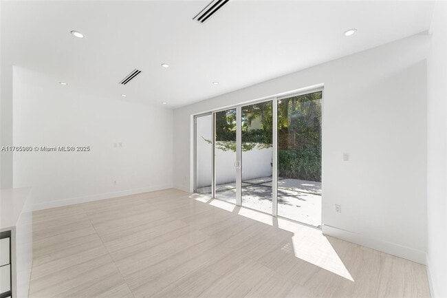 Building Photo - 1352 SW 22nd St