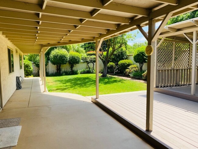 Building Photo - Charming Home Nestled on a Cul-De-Sac!