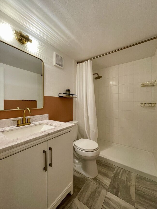 Building Photo - Spacious 2bed/2bath Condo in Aurora