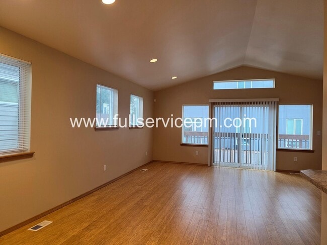 Building Photo - Private Drive Townhome Near Stone Ave N | 3 Bed, 2 Bath, 2-Car Garage, Deck + Fenced Yard