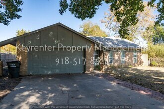 Building Photo - 608 E Center St