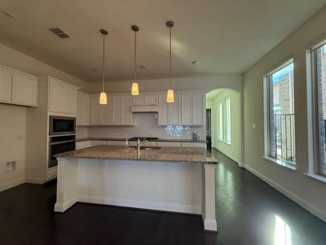 Building Photo - 18136 Lakefront Ct