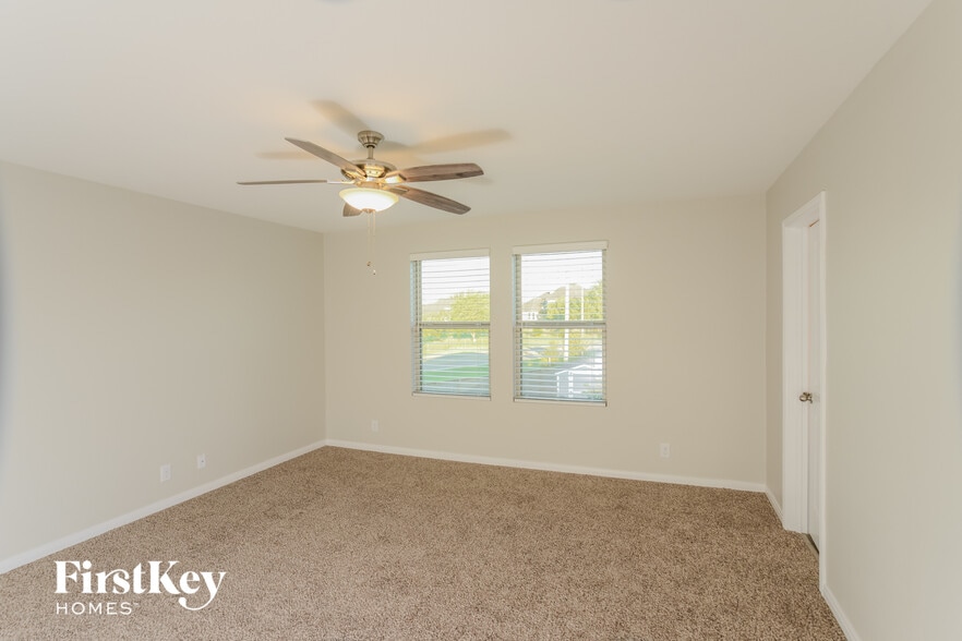 Building Photo - 13403 Summer Light