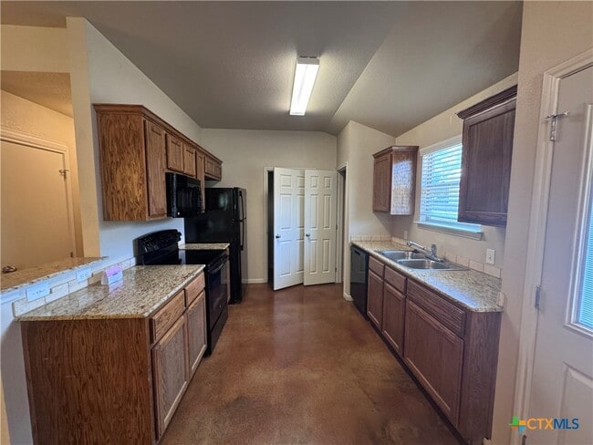 Building Photo - 1523 Aztec Trce