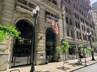 Building Photo - Modern Living Right in the Loop and Free P...