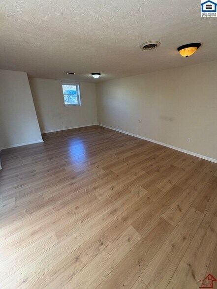 Building Photo - 445 Rockwood Dr