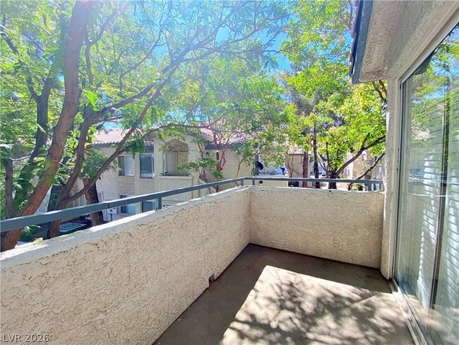 Building Photo - 3061 Key Largo Dr