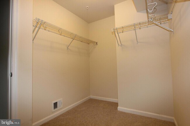 Building Photo - 325 Hersden Ln