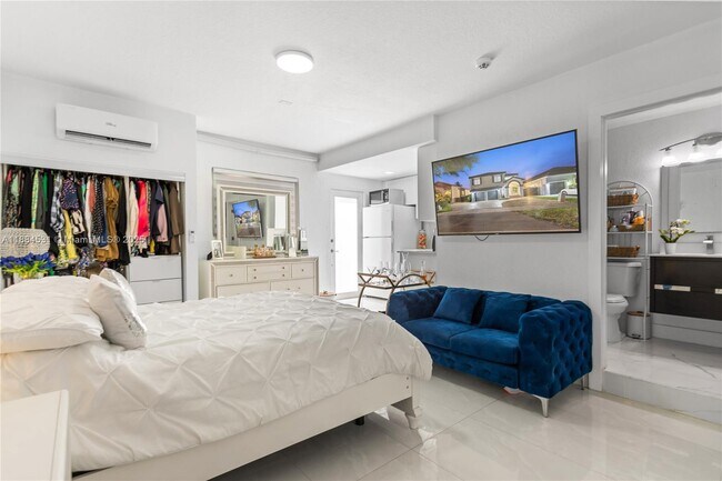 Building Photo - 8740 NW 153rd Terrace