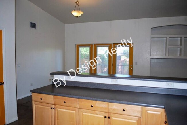 Building Photo - Mountain Ave 3 Bed 2 Bath Home - Contemporary Block Construction