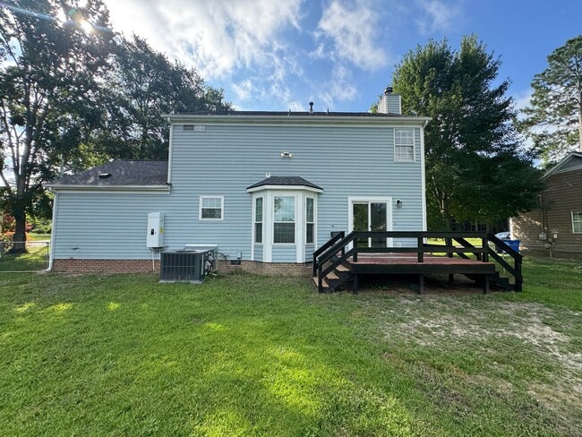 Building Photo - Conveniently Located 3 Bed 2.5 Bath Home i...