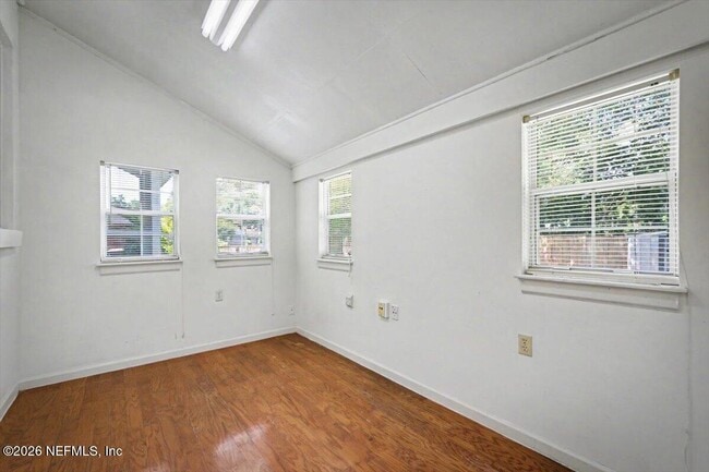 Building Photo - 4252 Pinewood Ave