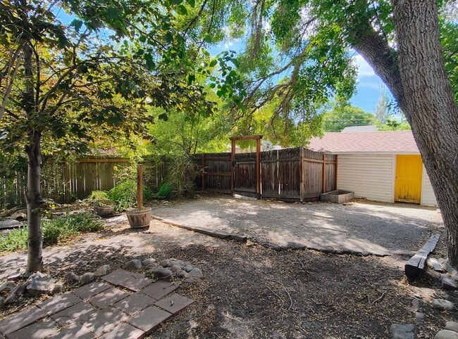 Building Photo - 3 Bd 1 Bath Home Includes Yard Care