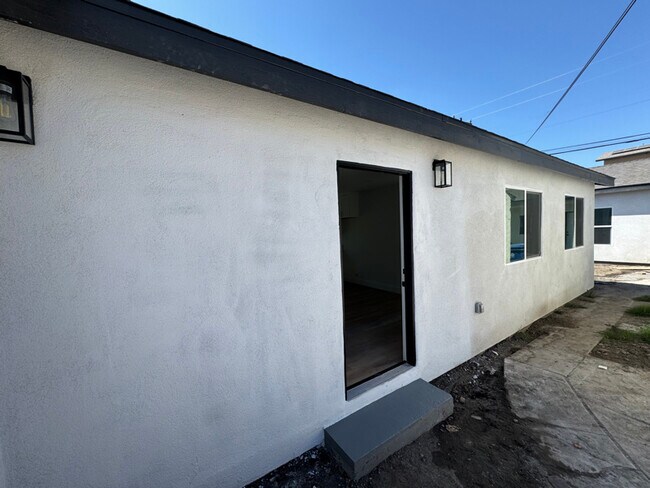 Primary Photo - 4107 Shirley Ave