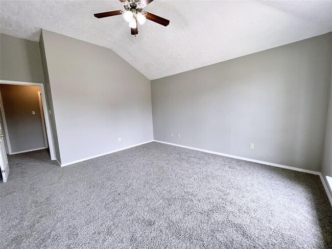 Building Photo - 2033 Sandy Knoll Dr