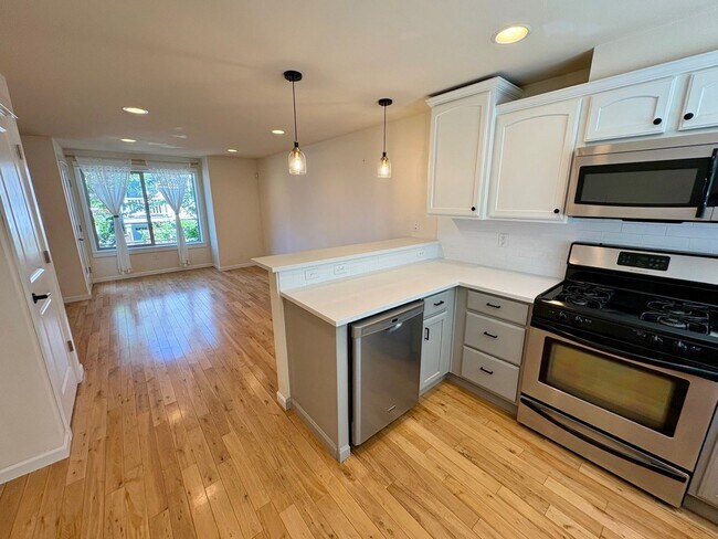 Building Photo - 1122 N 92nd St