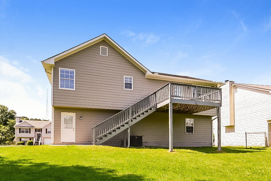 Building Photo - 12 Southview Dr