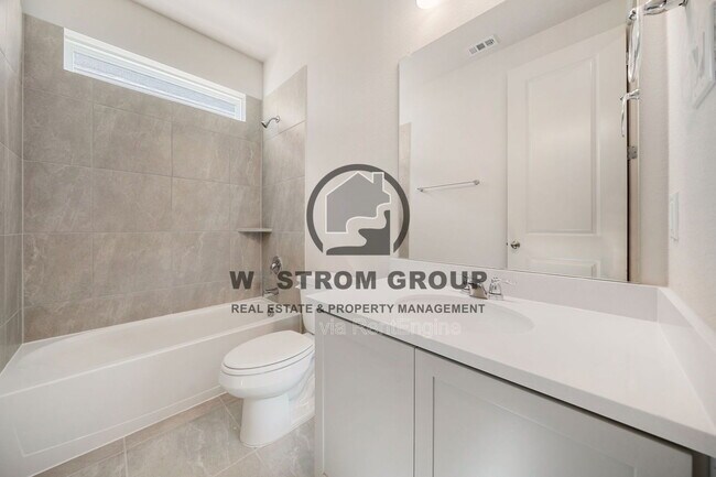 Building Photo - 912 Alberta Spruce Rd