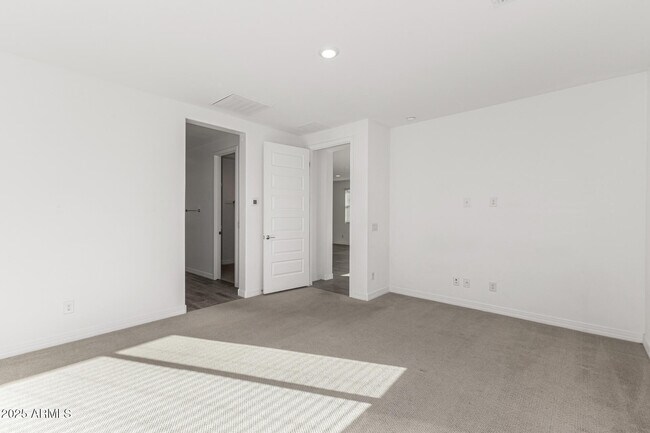 Building Photo - 1229 E Maldonado Dr