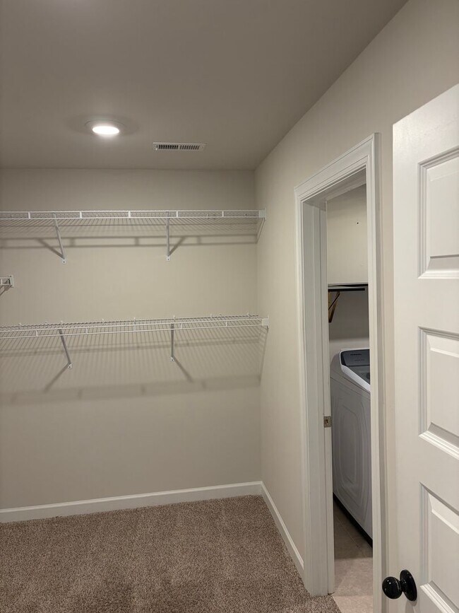 Building Photo - Beautiful Spartanburg home right off I-85, Available Now!!