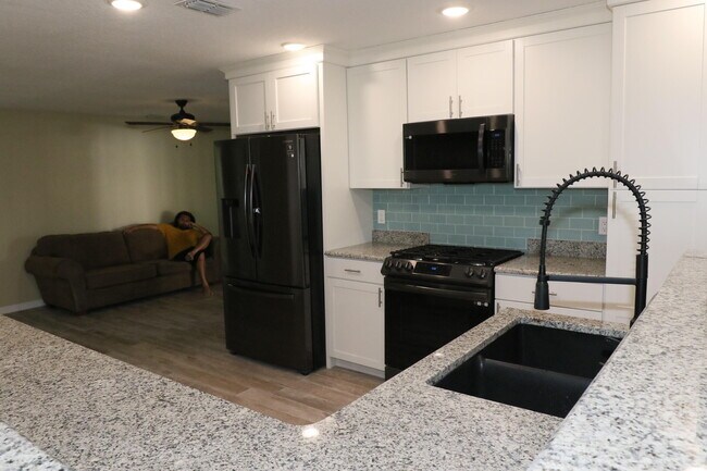 Building Photo - 1510 W Riviera Dr