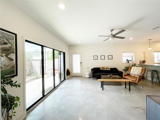 Building Photo - 2101 Montopolis Dr