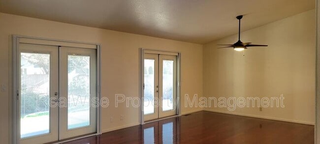 Building Photo - 1267 SW Ironwood Dr