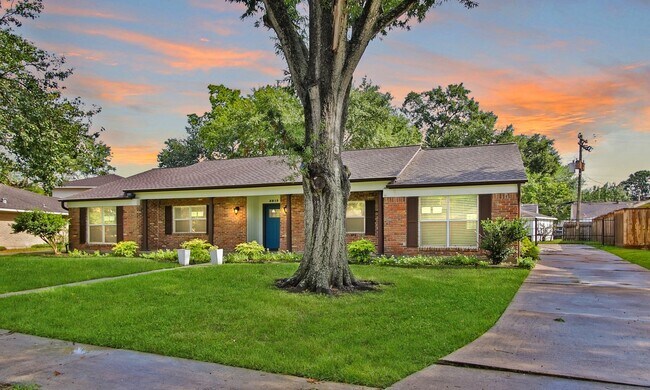 Building Photo - 5815 Picasso Pl