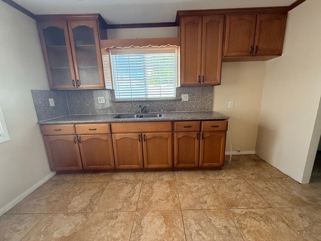 Building Photo - Spacious 3BR Home with Central AC & Private Yard in Baldwin Park