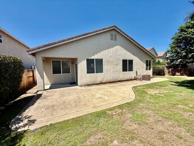Building Photo - Beautiful home near Woodcreek high school