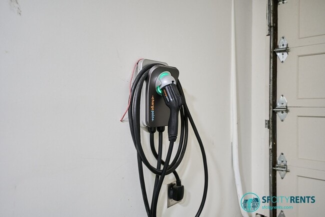 Building Photo - Diamond Heights/Noe Valley: Single Family Home w/ Guest Suite, Yard, Garage & EV Charger