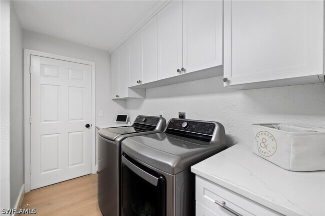 Building Photo - 765 High Pines Dr